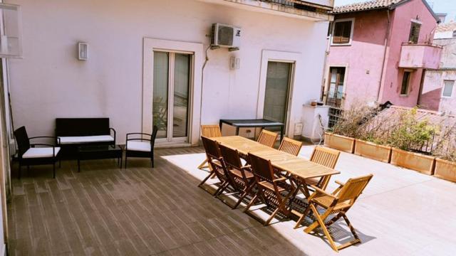 Suite Con Terrazza In Centro Storico คาตาเนีย ภายนอก รูปภาพ