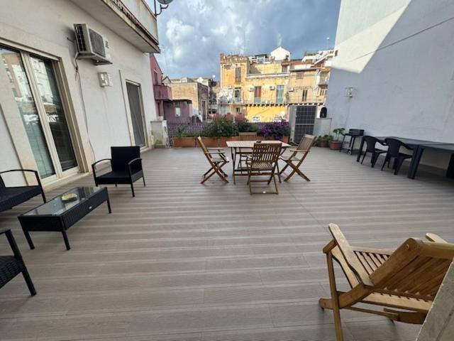 Suite Con Terrazza In Centro Storico คาตาเนีย ภายนอก รูปภาพ
