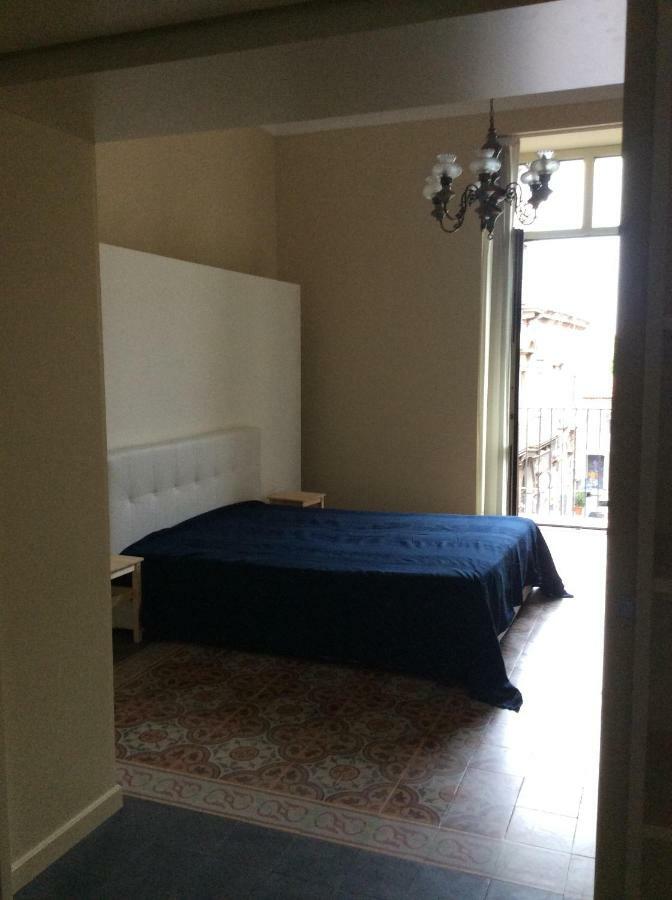 Suite Con Terrazza In Centro Storico คาตาเนีย ภายนอก รูปภาพ