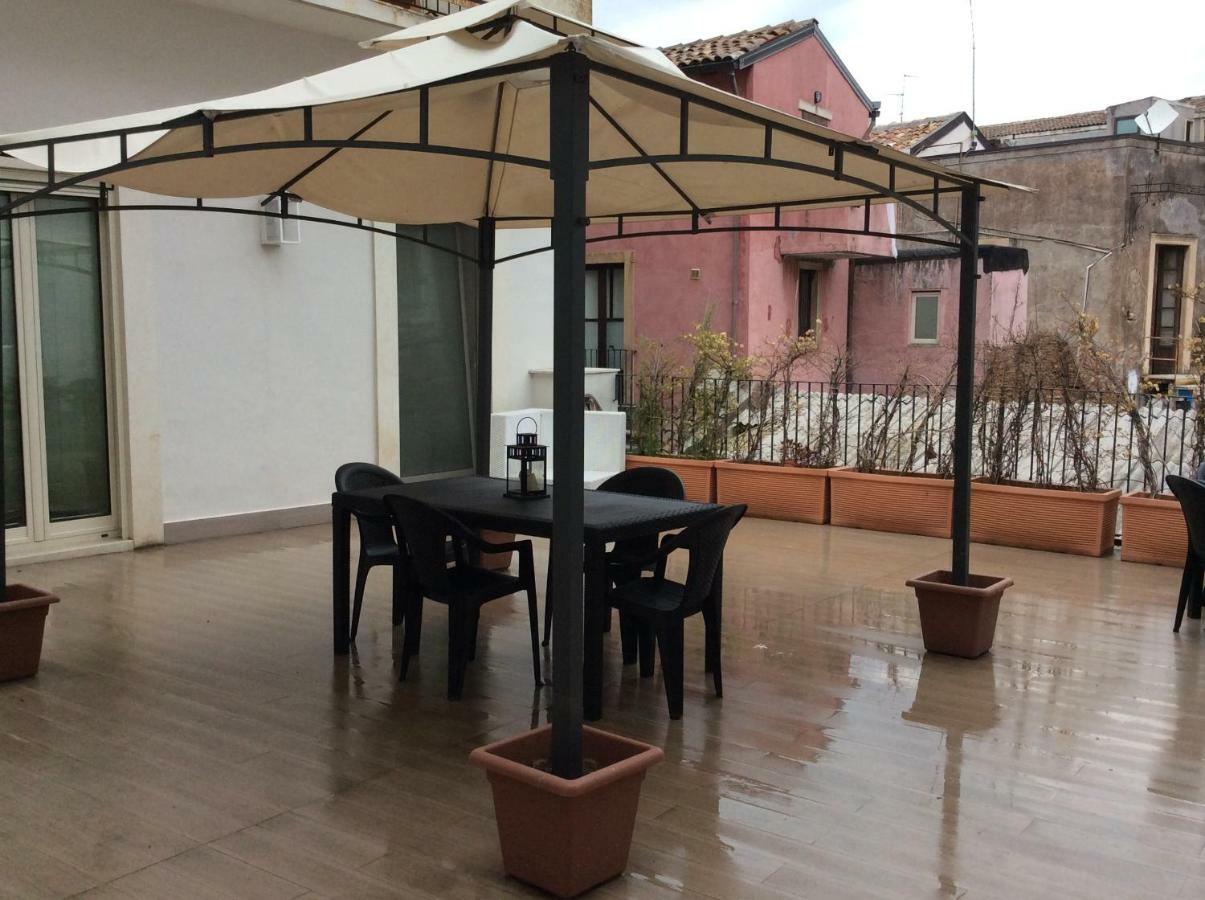 Suite Con Terrazza In Centro Storico คาตาเนีย ภายนอก รูปภาพ