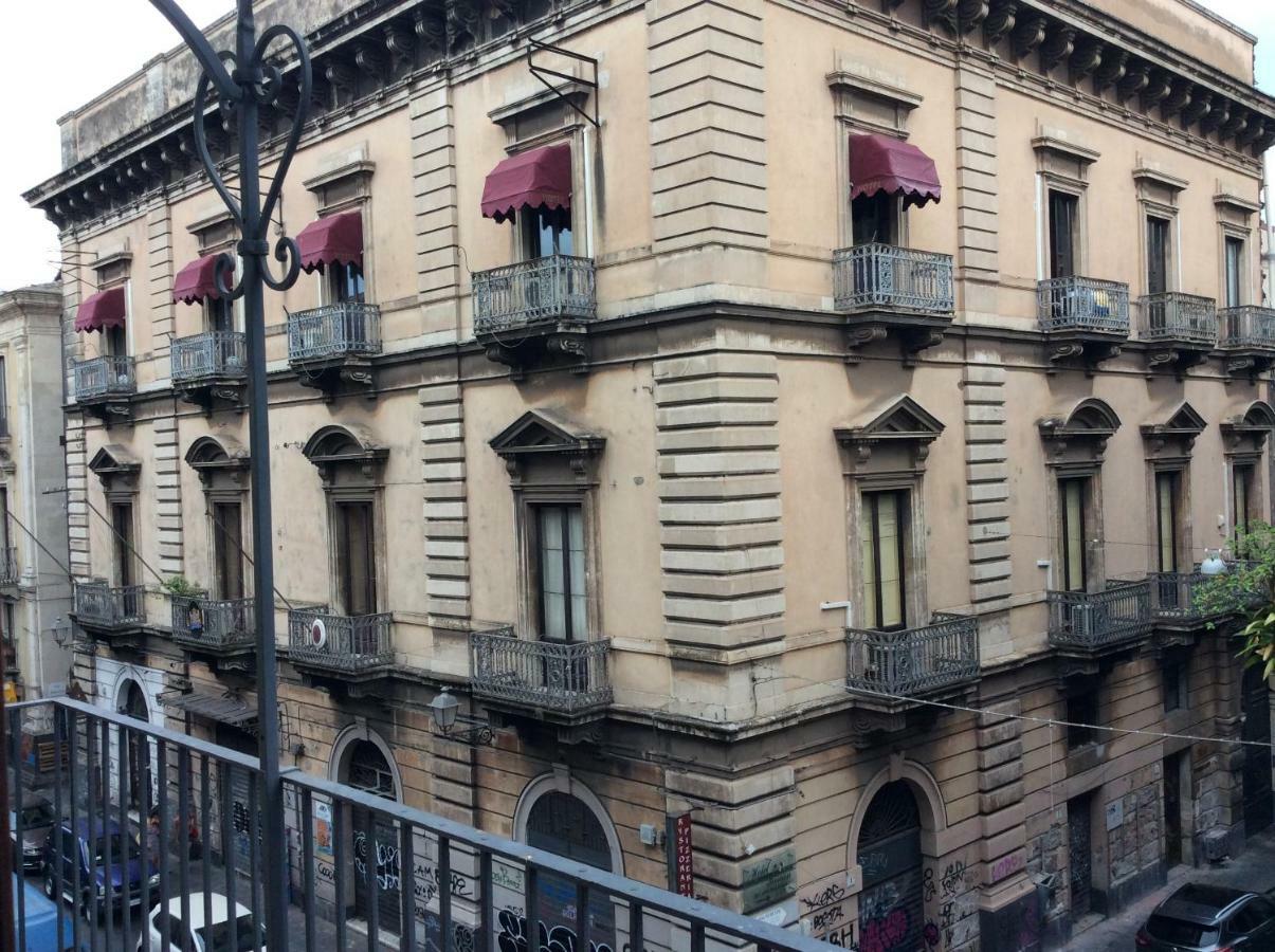 Suite Con Terrazza In Centro Storico คาตาเนีย ภายนอก รูปภาพ