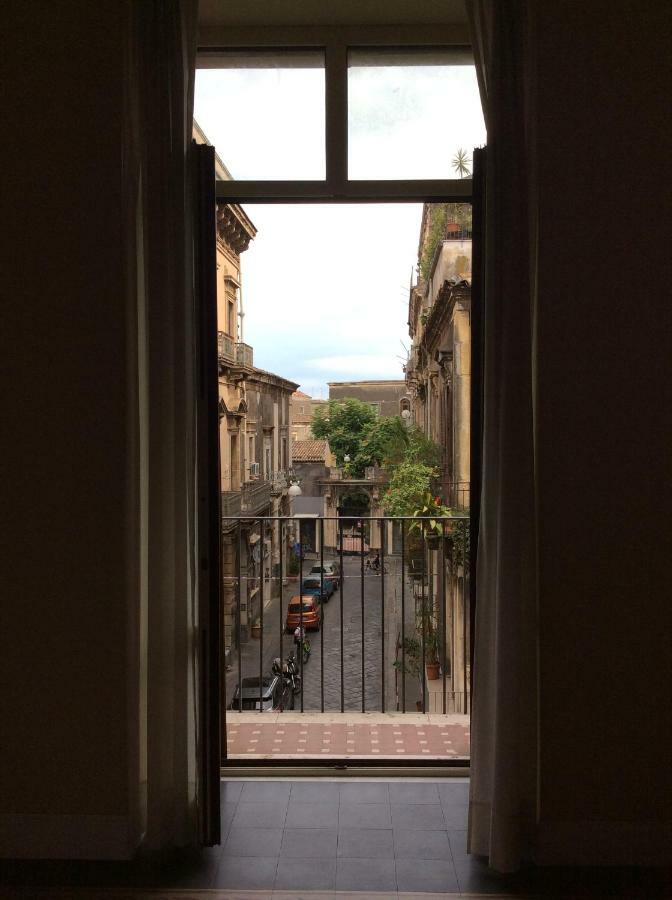 Suite Con Terrazza In Centro Storico คาตาเนีย ภายนอก รูปภาพ