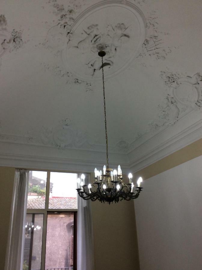 Suite Con Terrazza In Centro Storico คาตาเนีย ภายนอก รูปภาพ