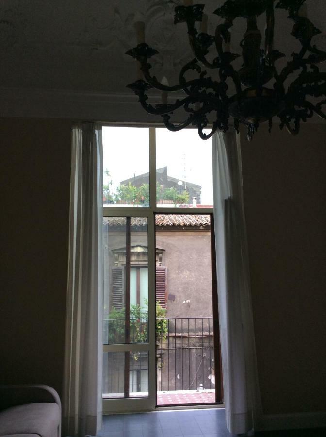 Suite Con Terrazza In Centro Storico คาตาเนีย ภายนอก รูปภาพ