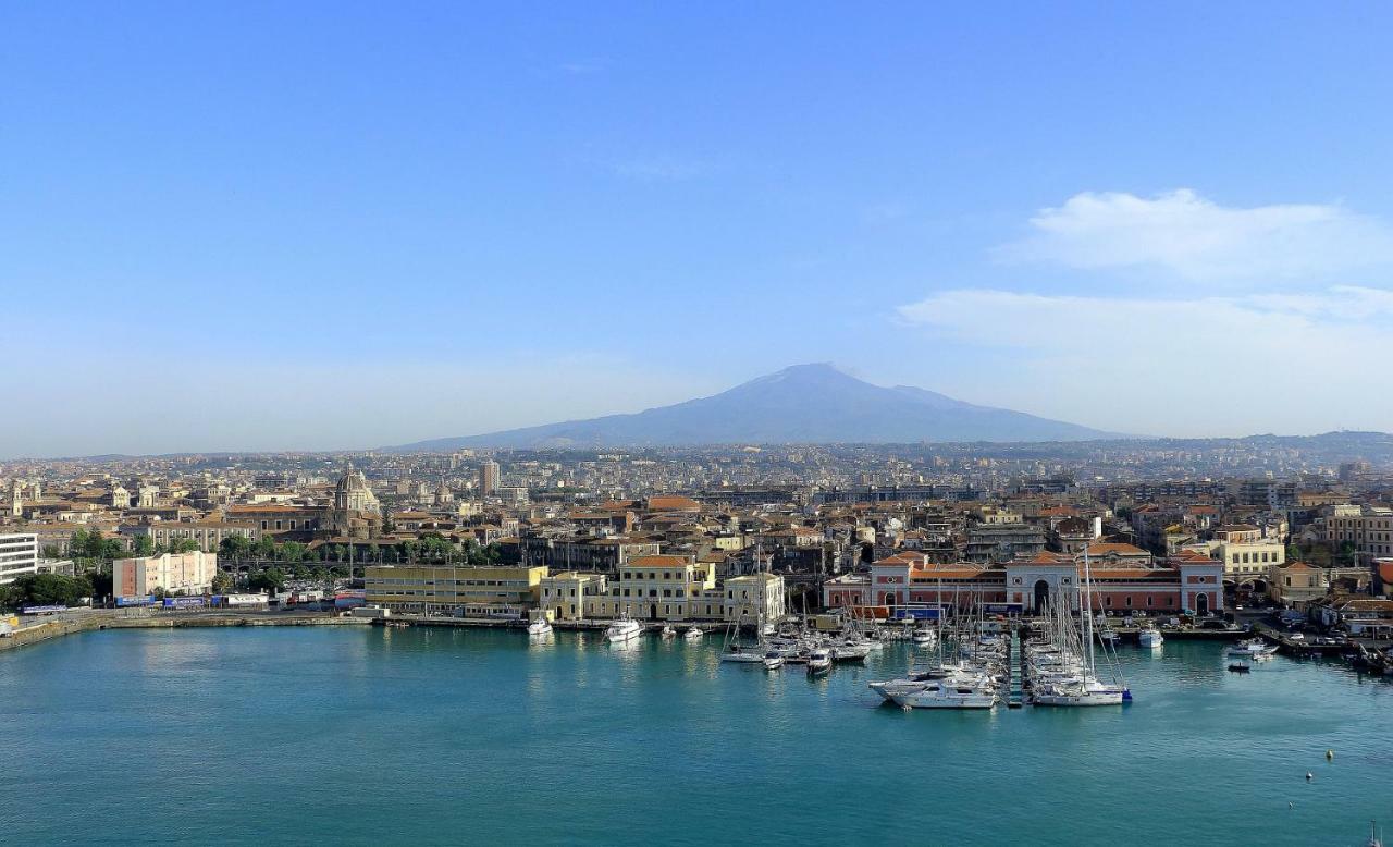Suite Con Terrazza In Centro Storico คาตาเนีย ภายนอก รูปภาพ