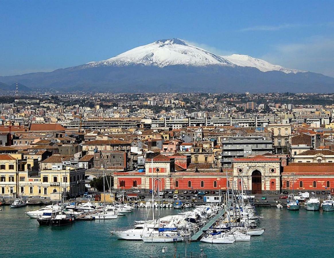 Suite Con Terrazza In Centro Storico คาตาเนีย ภายนอก รูปภาพ